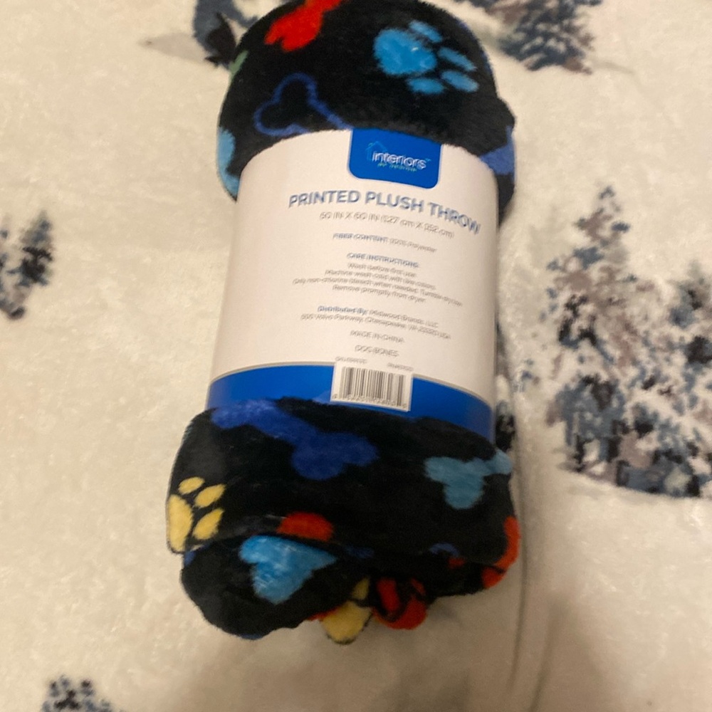 Printed plus throw